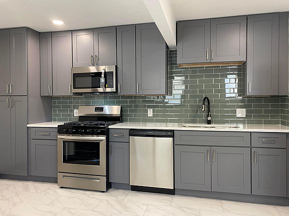 3rd image of 845 Bowman Ave