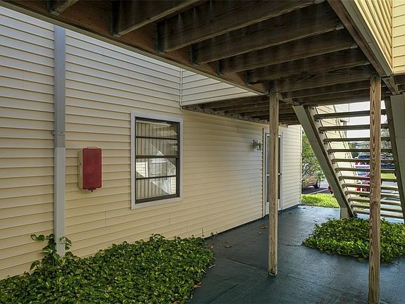 5th image of 125 Camphor Cir APT B