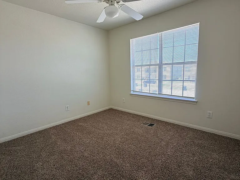 3204 Hereford Ln — Photo 12