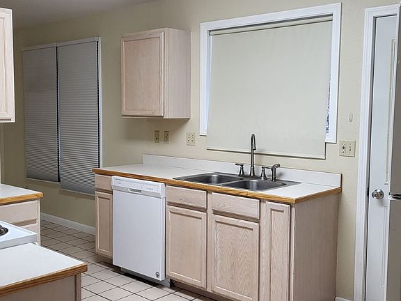 4th image of 510 N Earling Ave