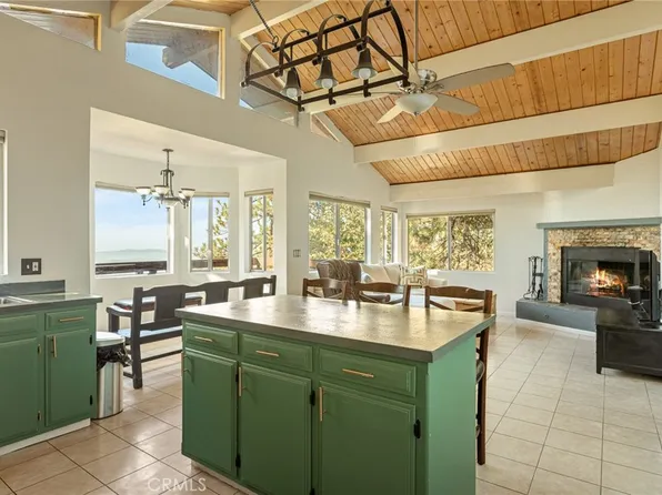 31603 Panorama Dr, Running Springs, CA 92382
