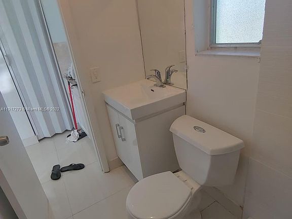 2nd image of 213 SE Park St Unit 6