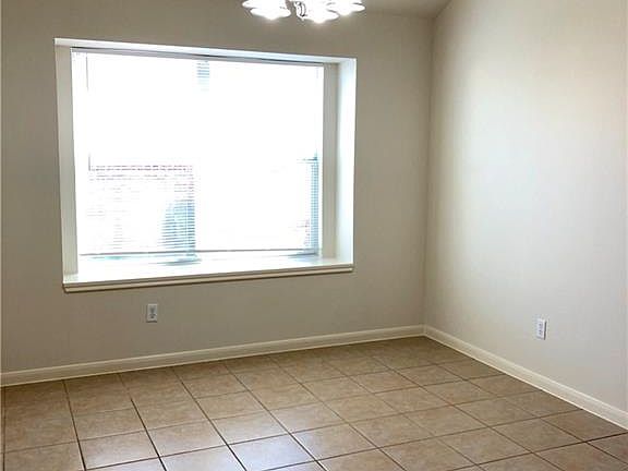 4th image of 154 Amber Oak Dr