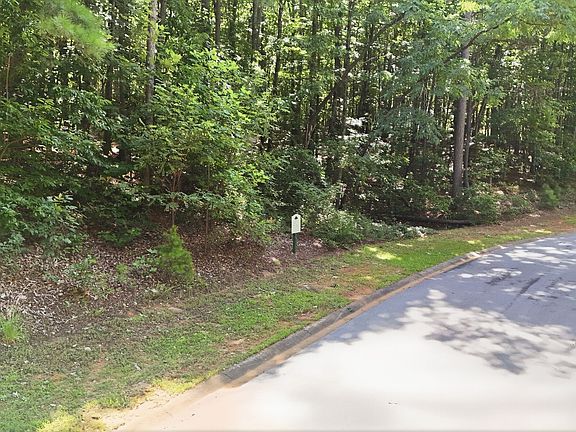 2nd image of 725 Plum Ln