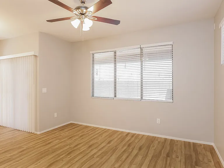 21808 N 40th Pl — Photo 5