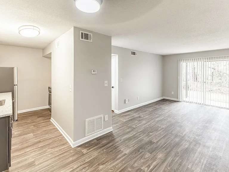 Silverstone Apartments — Photo 21