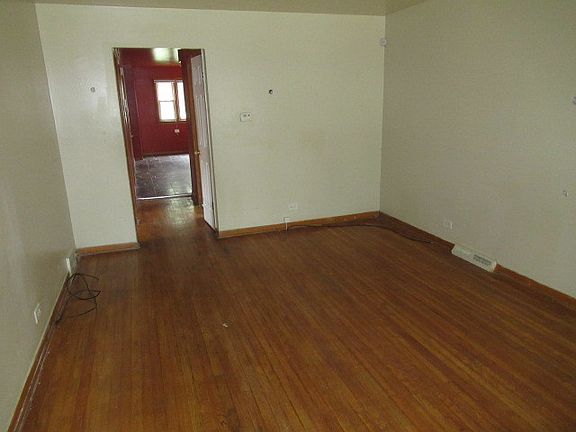 4th image of 13626 S School St