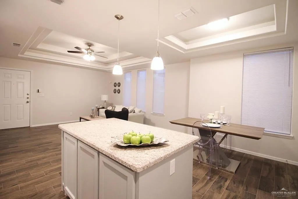 3 bed, 2.0 bath, 1111 sqft, $1,195 — Photo 3