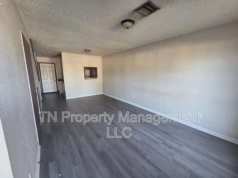 2 bed, 1.5 bath, 912 sqft, $750 — Photo 2