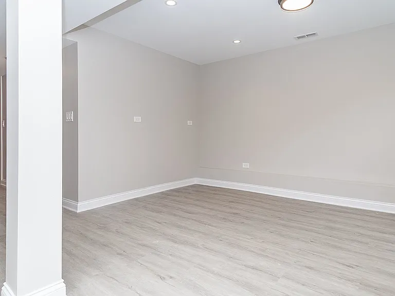 1840 N Saint Louis Ave #1 — Photo 22