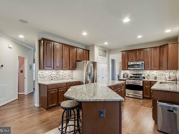 Gourmet Kitchen with Upgraded Cabinets