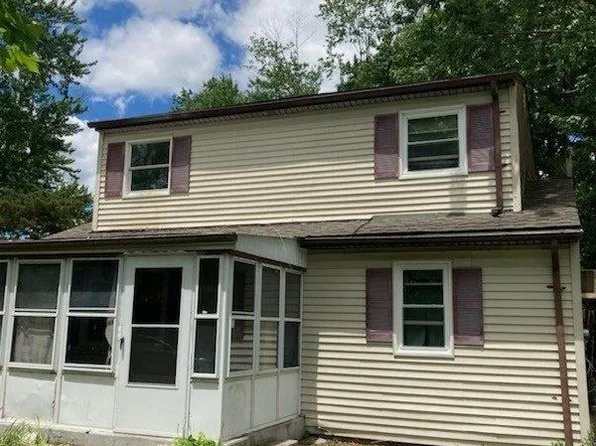 33 E Cherry Street, Central Islip, NY 11722