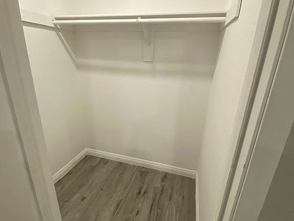 4th image of 1066 Roswell Ave #301