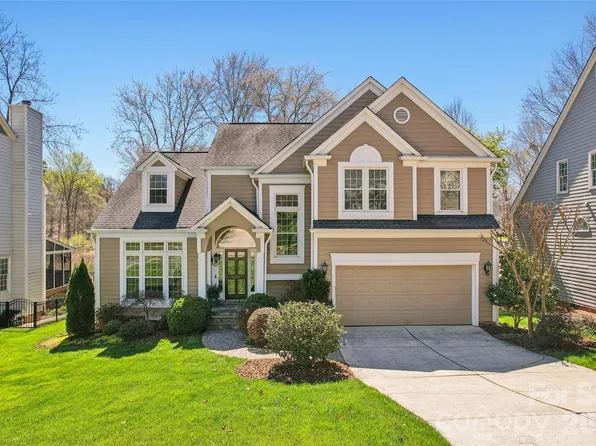 6624 Fairway Point Dr, Charlotte, NC 28269
