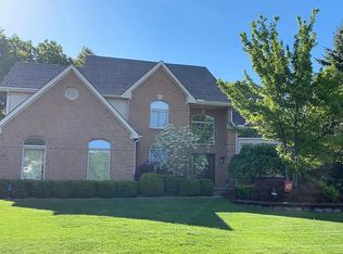 990 Ridgeline Ct, Lake Orion, MI 48360
