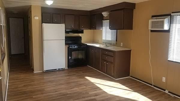 2nd image of 1481 Palm St Unit 101