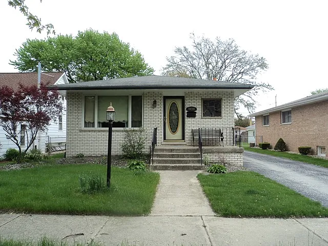 18311 Grant St photo 1