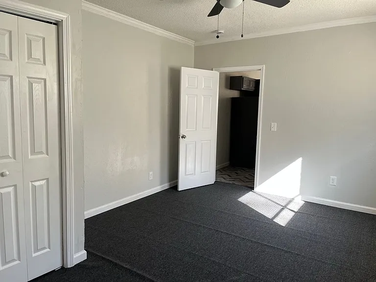 400 Saxon St #3 — Photo 6