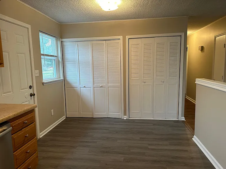 410 Savannah Ave — Photo 16