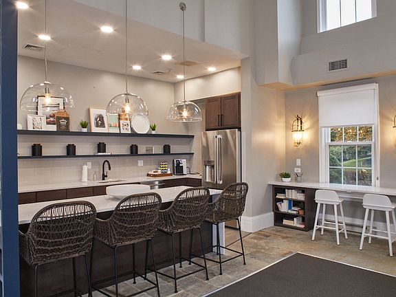 Hawthorne_Amenity_INT_KitchenSeating_2020