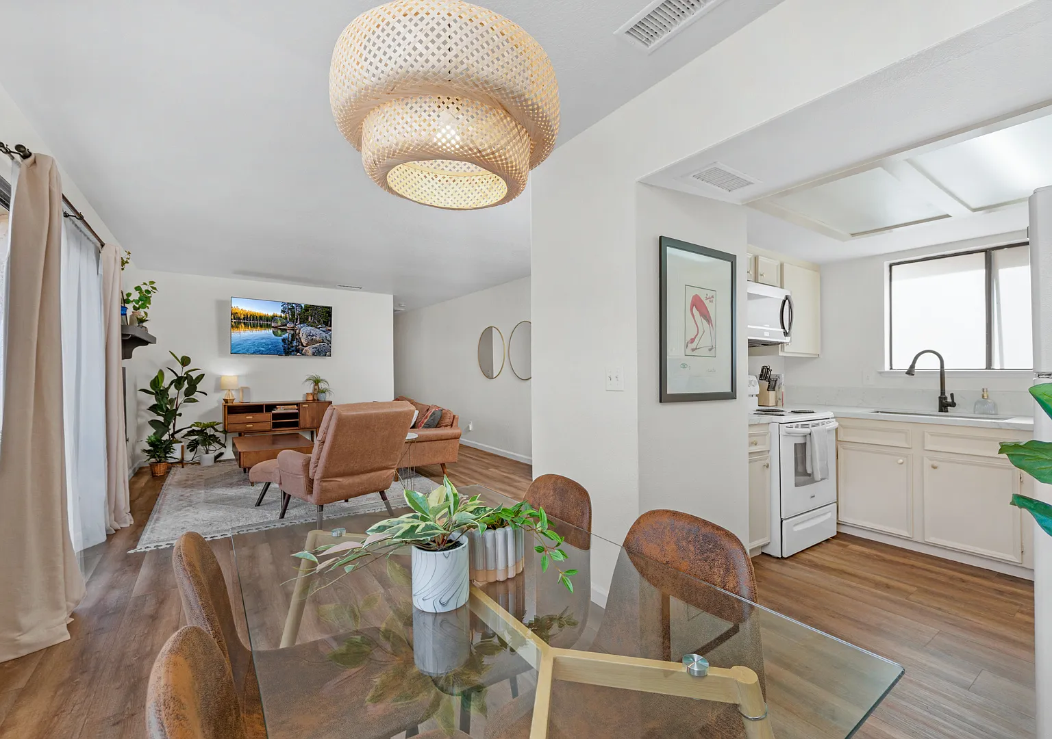 334 W Lexington Ave — Photo 4