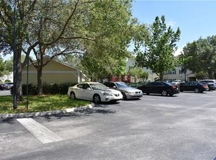 18105 Back Stretch Ln #105, Tampa, FL 33647