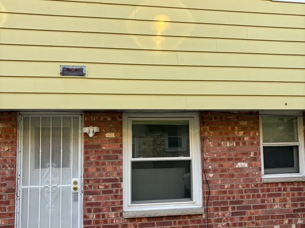 10521 W Donna Dr, Milwaukee, WI 53224