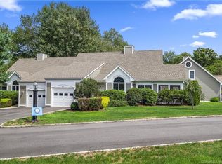 24 Carrie Cir #24, Fairfield, CT 06432