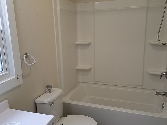 5th image of 266 Koshkonong Dr