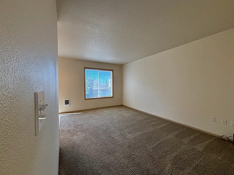 18075 Bluff Rd — Photo 18