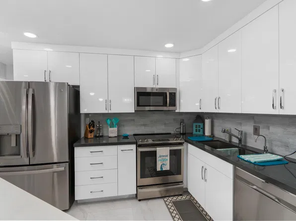 130 CYPRESS CLUB Drive #306, Pompano Beach, FL 33060