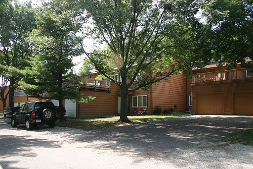 2nd image of 1909 Pinehurst Ct