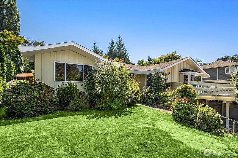 3rd image of 4744 44th Avenue NE
