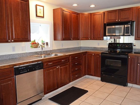 2nd image of 1 Pigeon Hill Ct #1