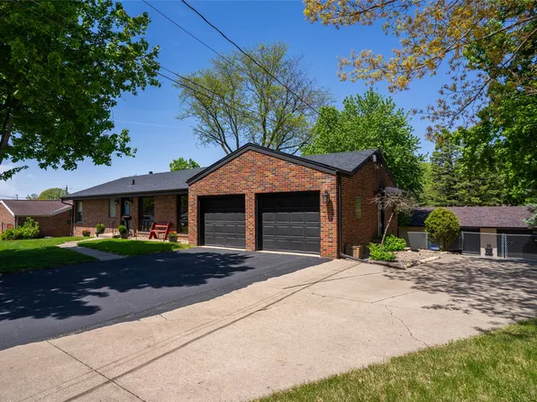 6781 Sunset Ter, Windsor Heights, IA 50324