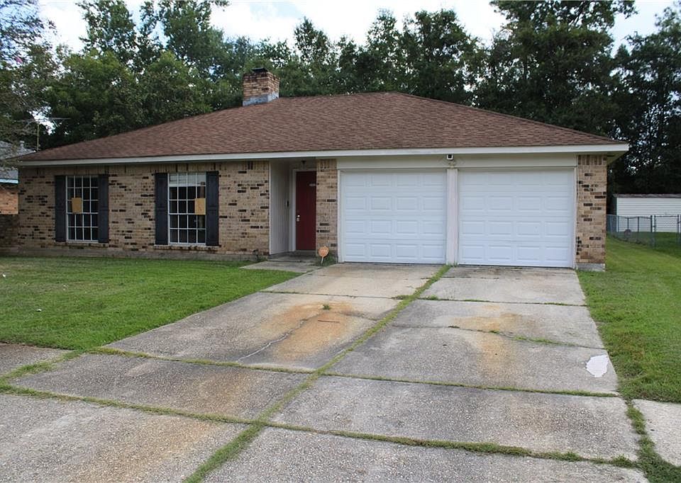 1st image of 124 E Queens Dr