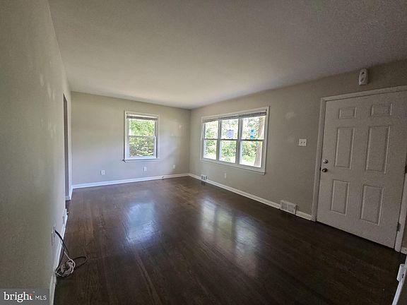 4th image of 109 W Dawson Dr