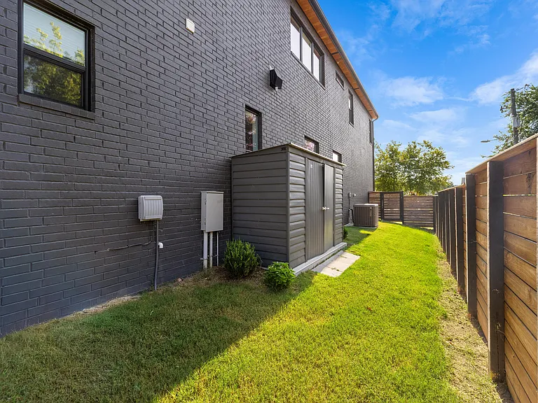 1137 NE Monroe St #1137 — Photo 36