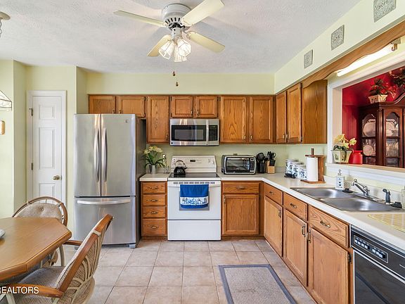 4th image of 3809 Whitworth Dr