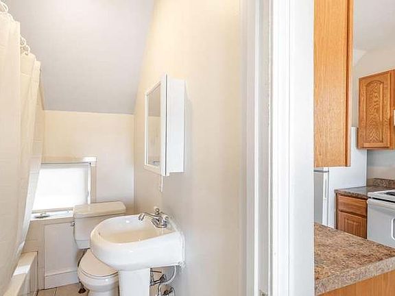 5th image of 27 Astor St #2