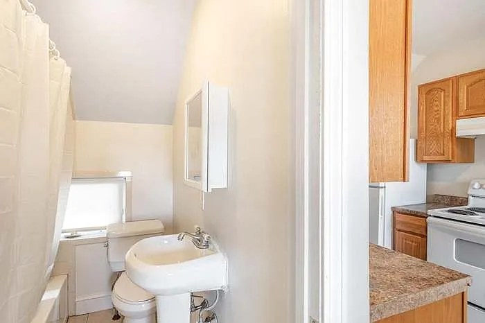 27 Astor St #2 — Photo 5