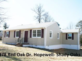 378 Red Oak Ct, Hopewell, VA 23860
