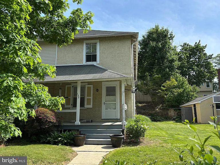 132 Plant Ave — Photo 2