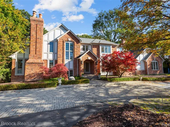 265 Charing Cross Ct, Bloomfield Hills, MI 48304