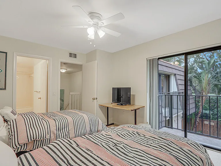 1138 11th Ct — Photo 22