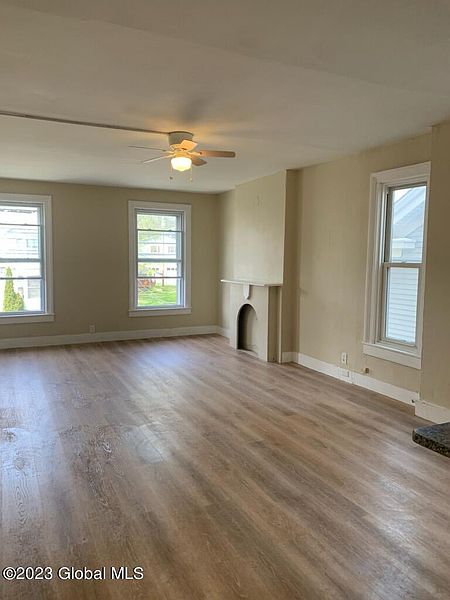 2nd image of 57 1/2 Saratoga Avenue