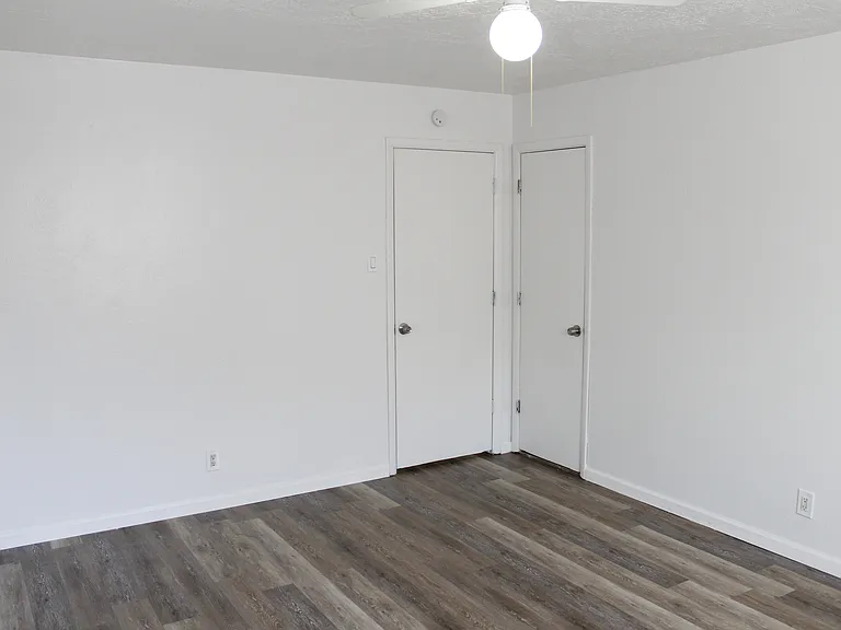 1300 SF 2 Bed / 2 Bath Town Home Apartments Next To Lafayette Park! — Photo 14