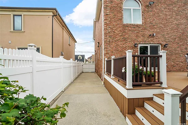 Sold by Century 21 Amiable Realty Group II Inc | media 75