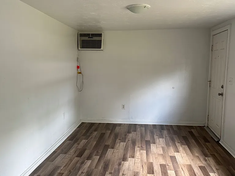 1203 Larry St — Photo 11