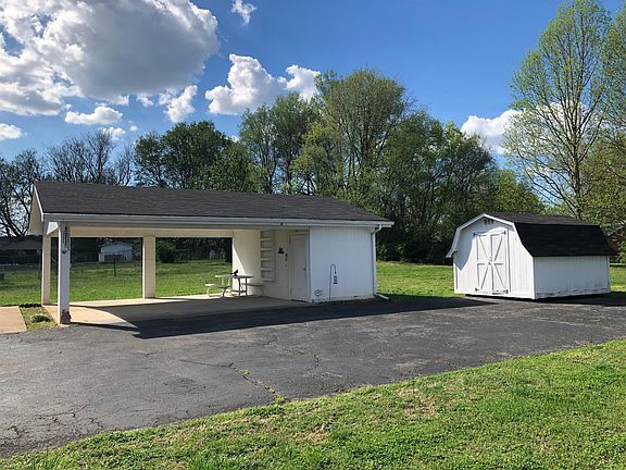 2nd image of 1611 Bradyville Pike